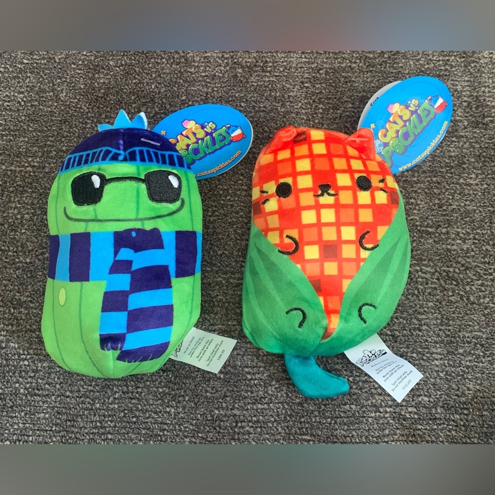 Cats vs Pickles NWT Set of one cat/one pickle